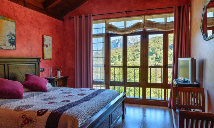 Campiello Cottage | Royal Balcony "King Pelayo" Bear Path