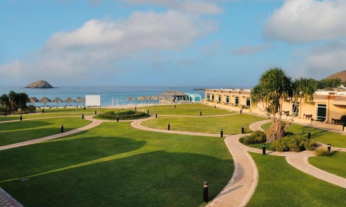 Al Kubus Resort | Royal Beach Hotel & Resort