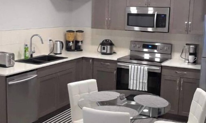 Northwest Edmonton House | Royal Castle Suites