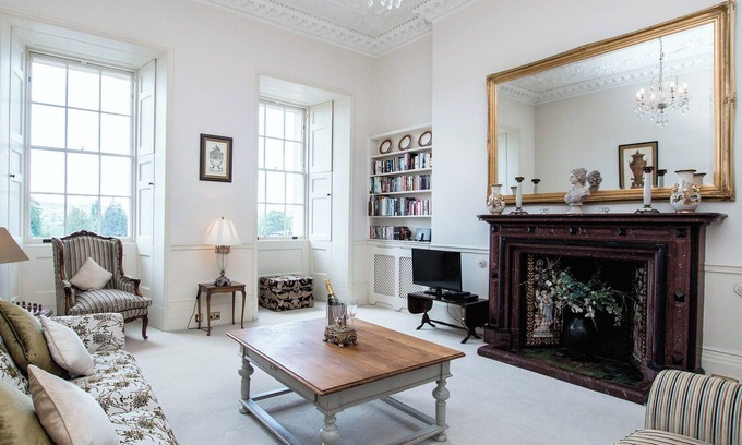 Upper Town Cottage | Royal Crescent Apartment