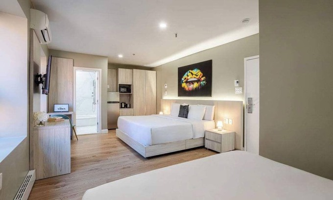 Gay Village Hotel | Royal Duo – Downtown MTL Stay