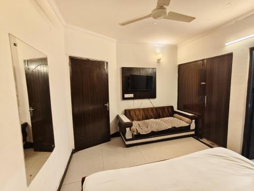 Kalkaji Bed & Breakfast | Royal Galaxy
