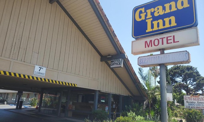 Santa Ana Hotel | Royal Grand Inn