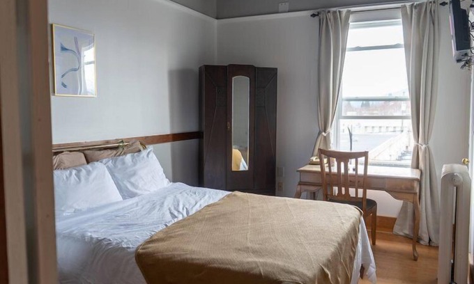 Chilliwack Proper Village West Hotel | Royal Hotel