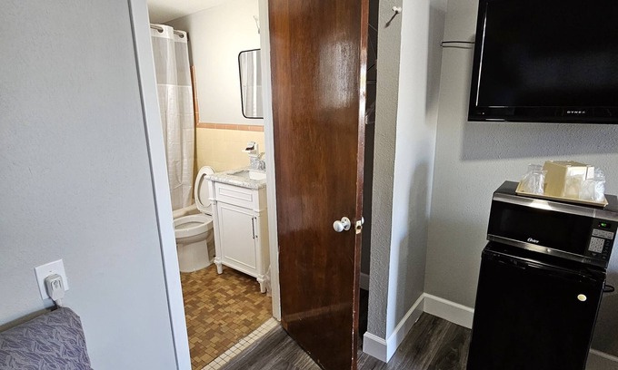 Perry Hotel | Royal Inn Motel