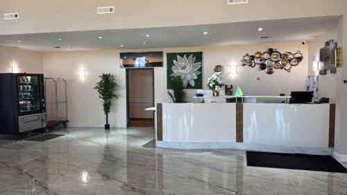 Adairsville Hotel | Royal Inn & Suites