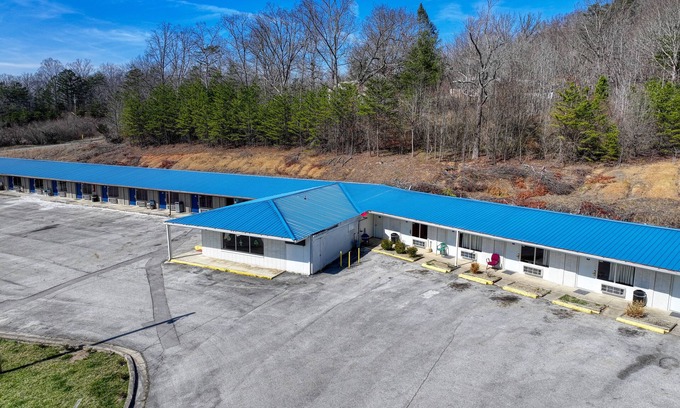 Oneida Hotel | Royal Inn