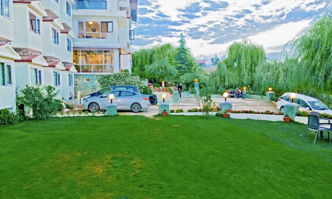 Baldeyan Hotel | Royal Jardin Whistling Pines Resort