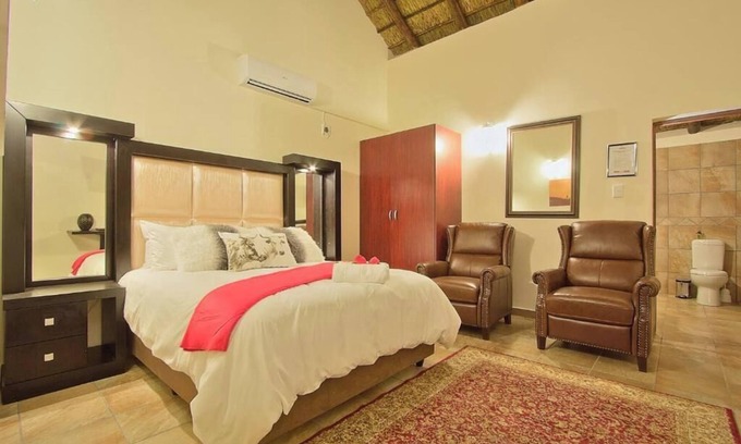 Marloth Park Apartment | Royal Marlothi Kruger Safari Lodge and Spa Deluxe Luxury Suite