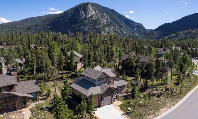 The Reserve House | Royal Mountain Vista: Frisco Luxury Retreat