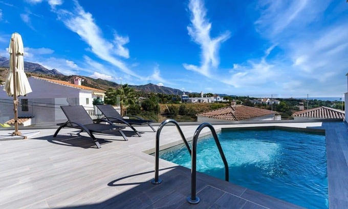 Chimenea Apartment | Royal Palm Summary: A