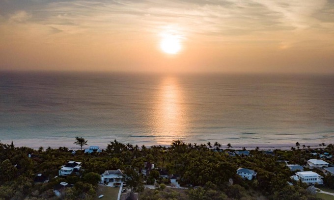 Dunmore Town Hotel | Royal Palm Hotel