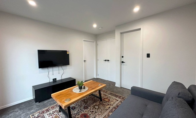 Royal Oak House | Royal Residency - 4BR Luxury Apartment