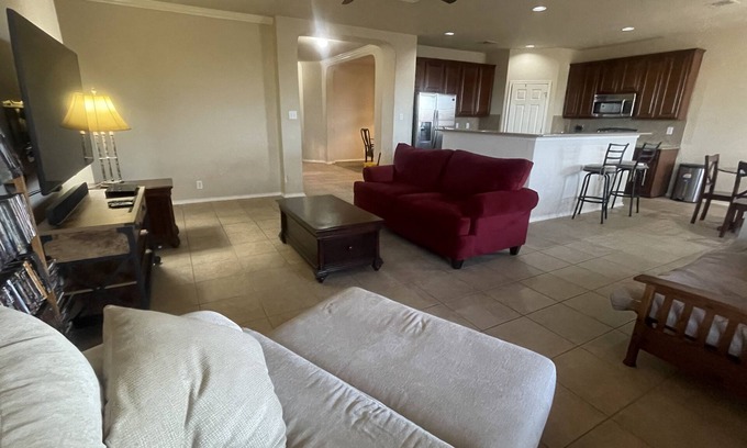 San Antonio House | Royal Retreat (Sea World, Fiesta Texas, Lackland A.F.B, Downtown)
