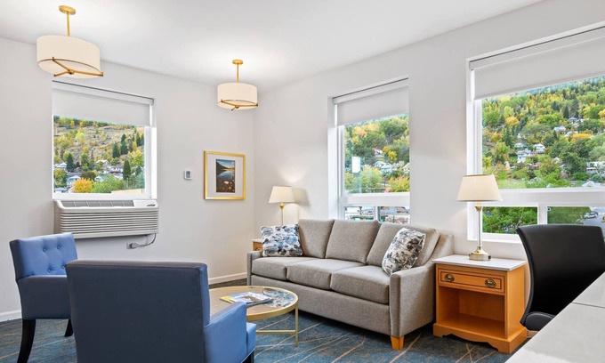 Trail Apartment | Royal Riverside Suite - 2 Kings with Queen Sofa bed and Kitchen