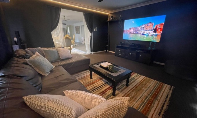 Dakabin House | Royal Romanesque holiday house in Dakabin/3 min to shops