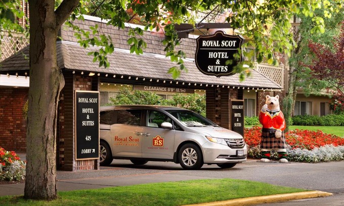 Inner Harbour Hotel | Royal Scot Hotel & Suites