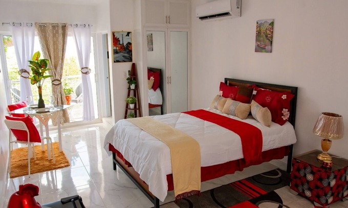 Los Maestros Apartment | Royal Terrace PRINCE III