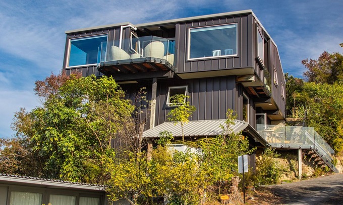 Ngaio Bay House | Roydons – Kaiteriteri Upstairs Holiday Unit