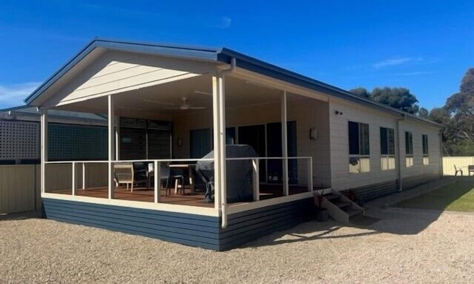 Minlacowie House | Royston Retreat- Lovely 4 bedroom holiday home - Off Peak special!