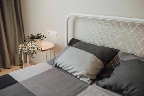 Kurzeme Apartment | Rozenstein design residence