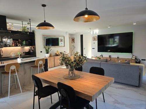 Nova Gorica Apartment | Rozna Retreat