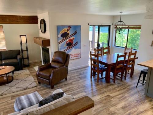 June Lake Apartment | Rr-edgewater04