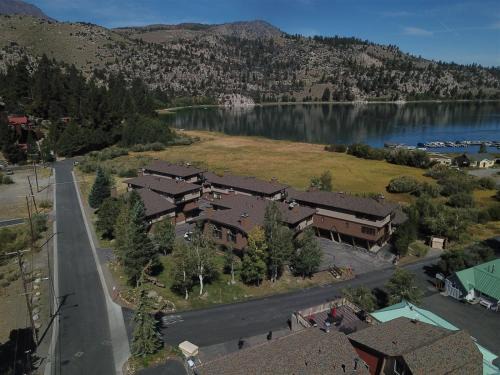 June Lake Apartment | Rr-edgewater17