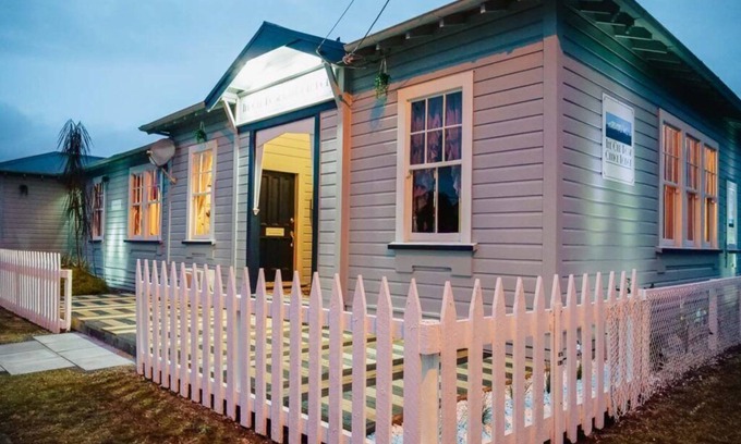 Owhango House | Ruapehu District's bespoke 5-star historic OLD POST OFFICE 6-7 Bdr Holiday Home