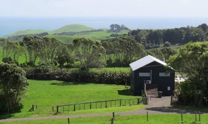 Raglan House | Ruapuke Retreat - Raglan Coastal &.Rural Views