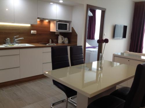 Sarvar Apartment | Rubin Apartman