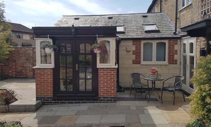 Irthlingborough Bed & Breakfast | Ruby Cottage