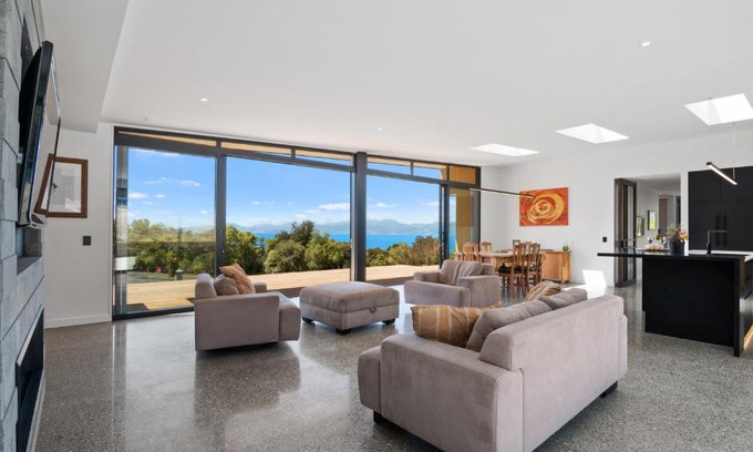 Ruby Bay House | Ruby View - Nelson Holiday Home