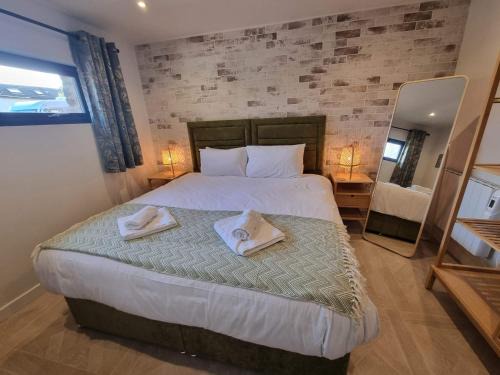 Pill House | Rudgleigh Lodge by Cliftonvalley Apartments