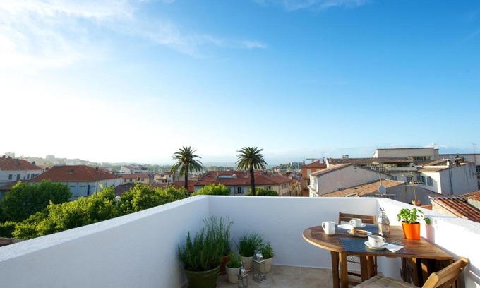 Antibes Old Town Bed & Breakfast | Rue Sade Bed & Breakfast