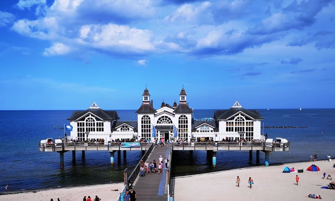 Middelhagen Apartment | RugApart apartment 2 in house 1 first floor with terrace on the Mönchgut peninsula