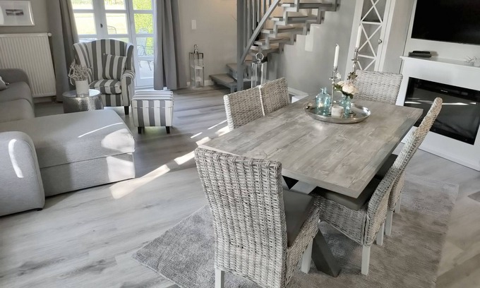 Kreptitz House | Rugiamare, Exclusives, neu Renoviertes, Strandnahes Reihen- Ferienhaus