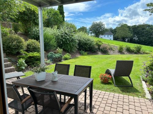 Vohenstrauss Apartment | Ruhige Ferienwohnung mit Terrasse für 2 Personen