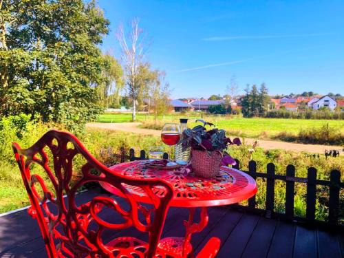 Katzweiler Apartment | Ruhige Ferienwohnung mit Garten am Fluss