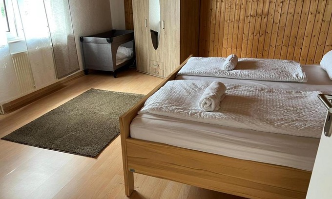 Neubeckum Apartment | Ruhige freistehender Bungalow mit Parkplatz