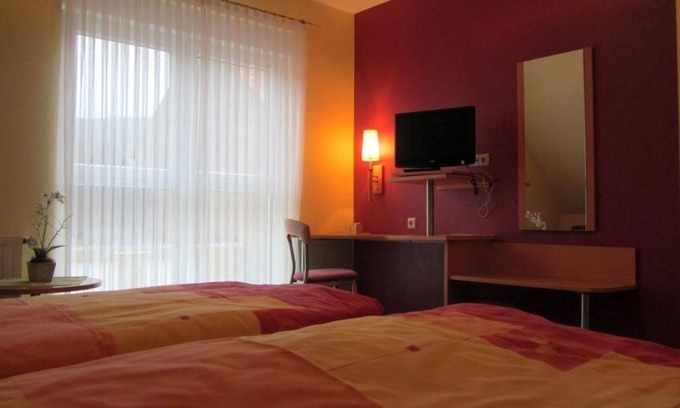 Edesheim Apartment | Ruhiges Doppelzimmer mit Dusche, WC, 1 Schlafraum - Gasthaus Winkelvoß