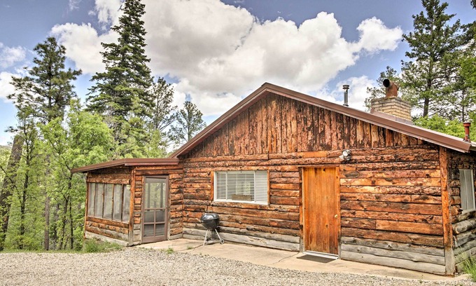 Ruidoso Cottage | Ruidoso Cabin w/Sunroom, Surrounded By Wildlife!