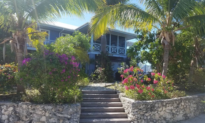 Staniel Cay House | Rum Punch on Staniel Cay