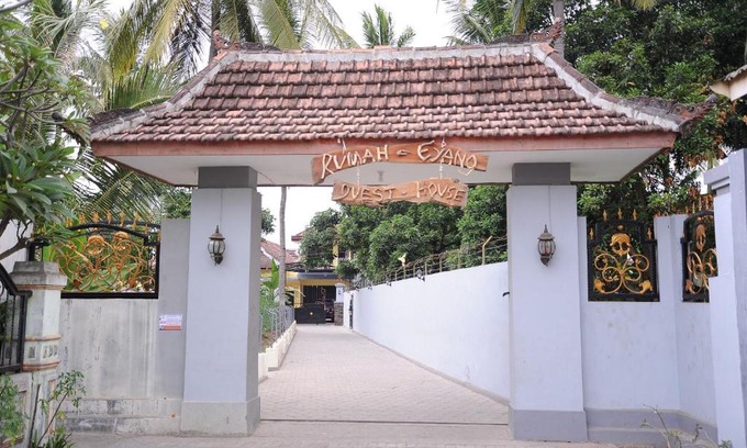 Kalipuro House | Rumah Eyang Guest House