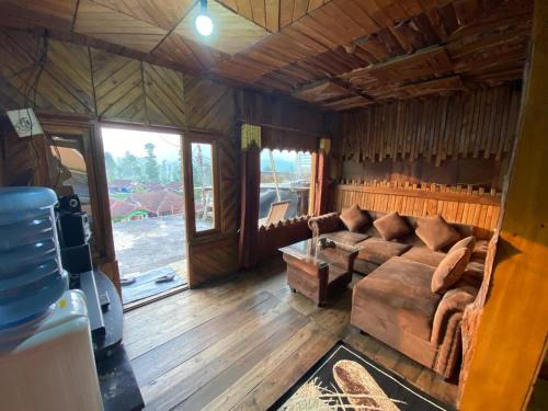 Rancabali Villa | Rumah Kayu Tanjakan