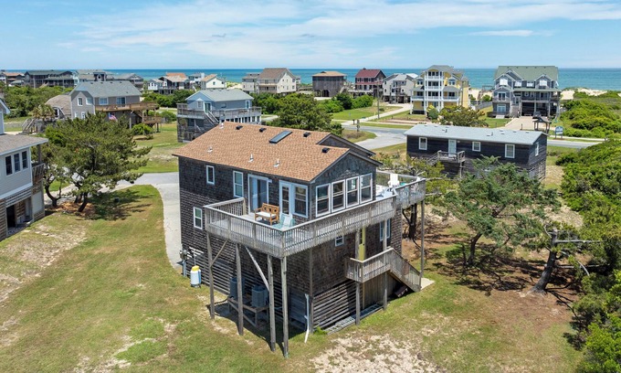South Nags Head House | Runnin' Down A Dream: 2min Walk to Beach | Dogs OK