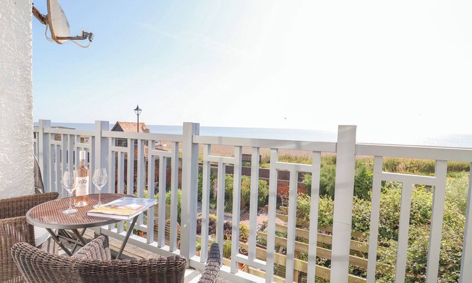 Aldeburgh Cottage | RUNTON, luxury holiday cottage, with a garden in Aldeburgh