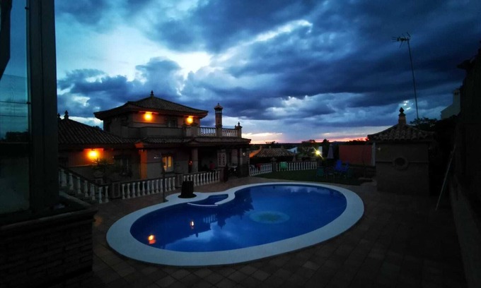 Castilblanco de los Arroyos Cottage | RURAL HOUSE WITH PADEL TRACK, SWIMMING POOL AND BARBECUE