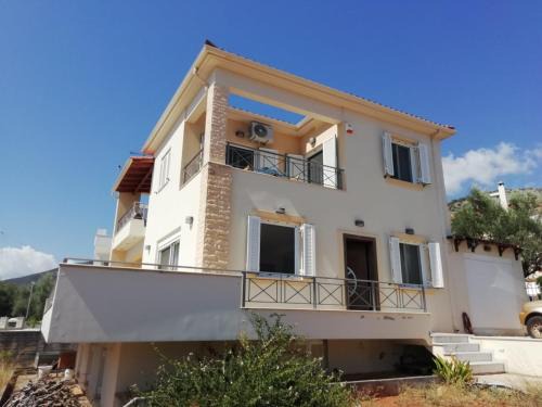 Kalamata House | Rural 3-bedroom house Kalamata