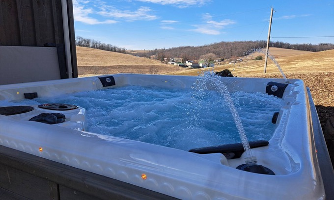 Sugarcreek House | Rural, Amish Country, sleeps 6